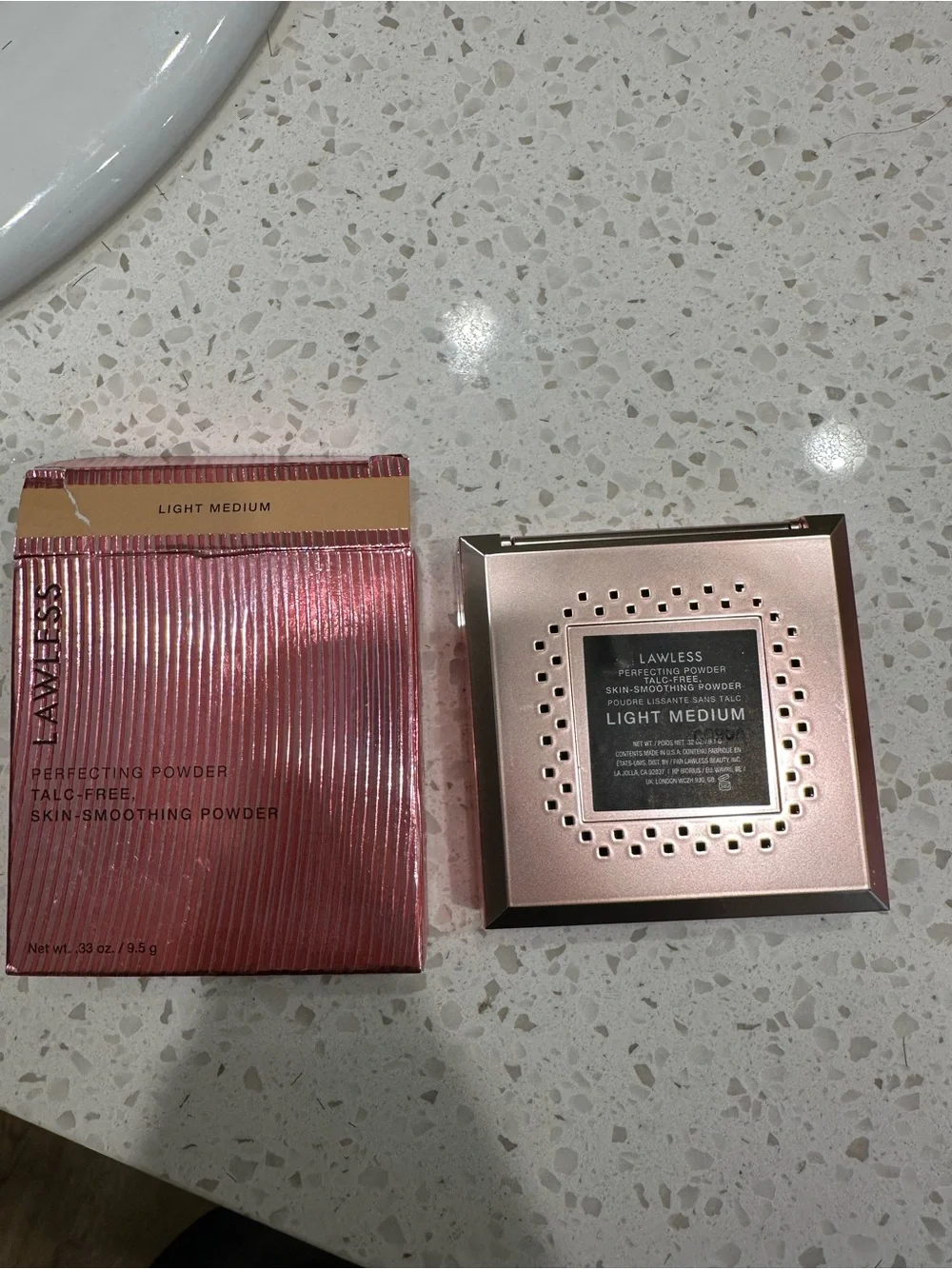 LAWLESS Perfecting Powder - Light Medium - Talc Free